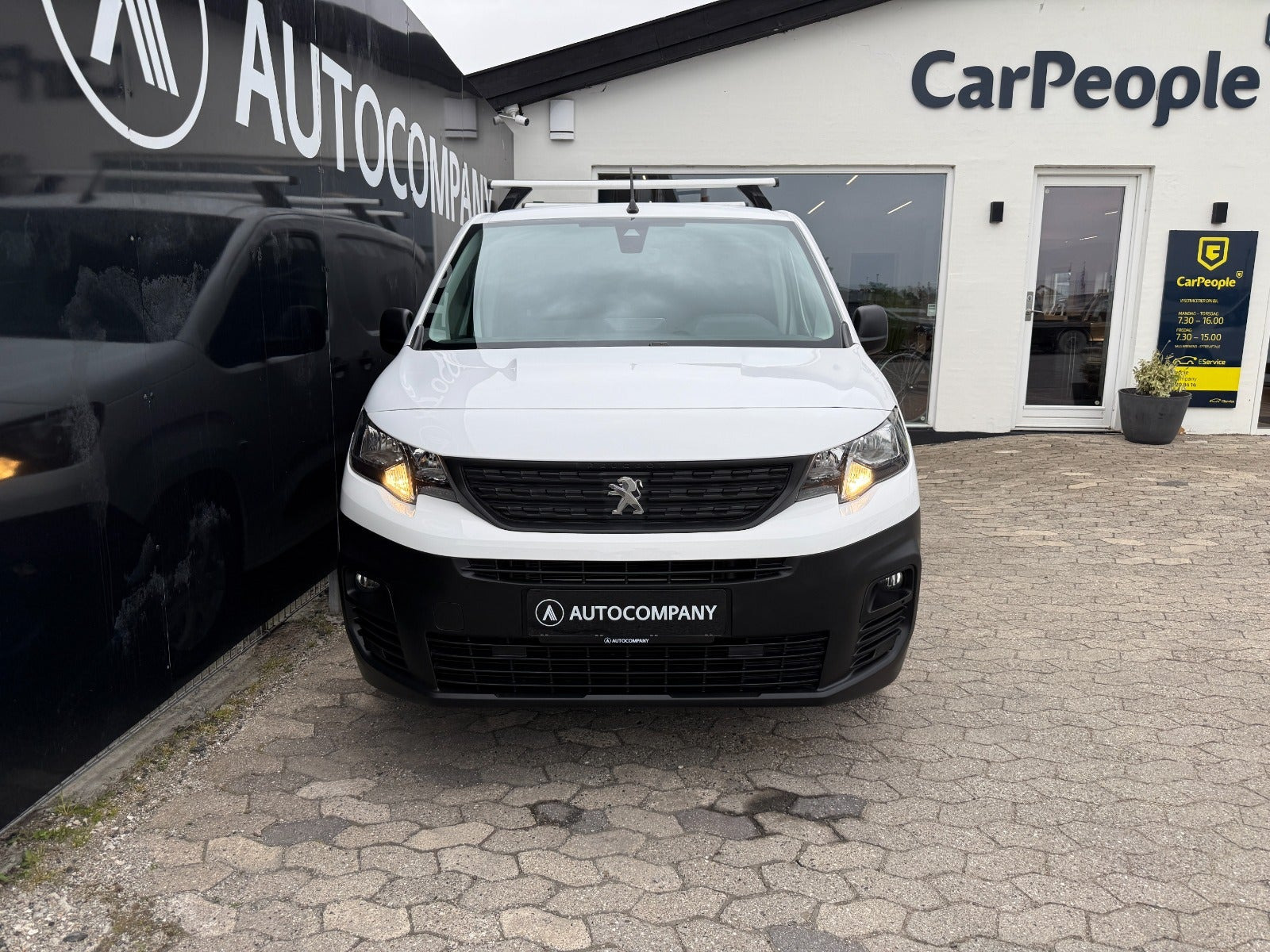 Hvid Peugeot Partner fra 2022