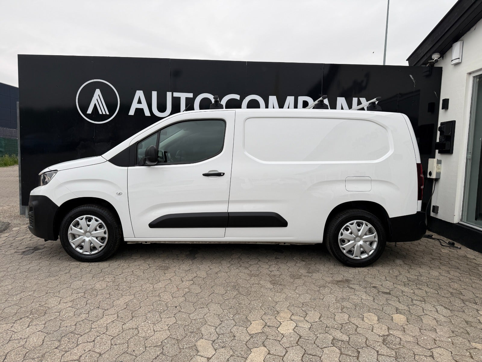 Hvid Peugeot Partner fra 2022