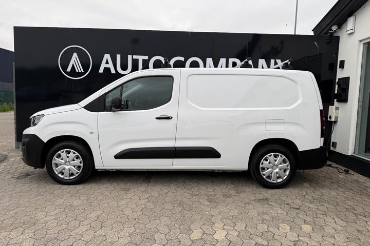 Hvid Peugeot Partner fra 2022