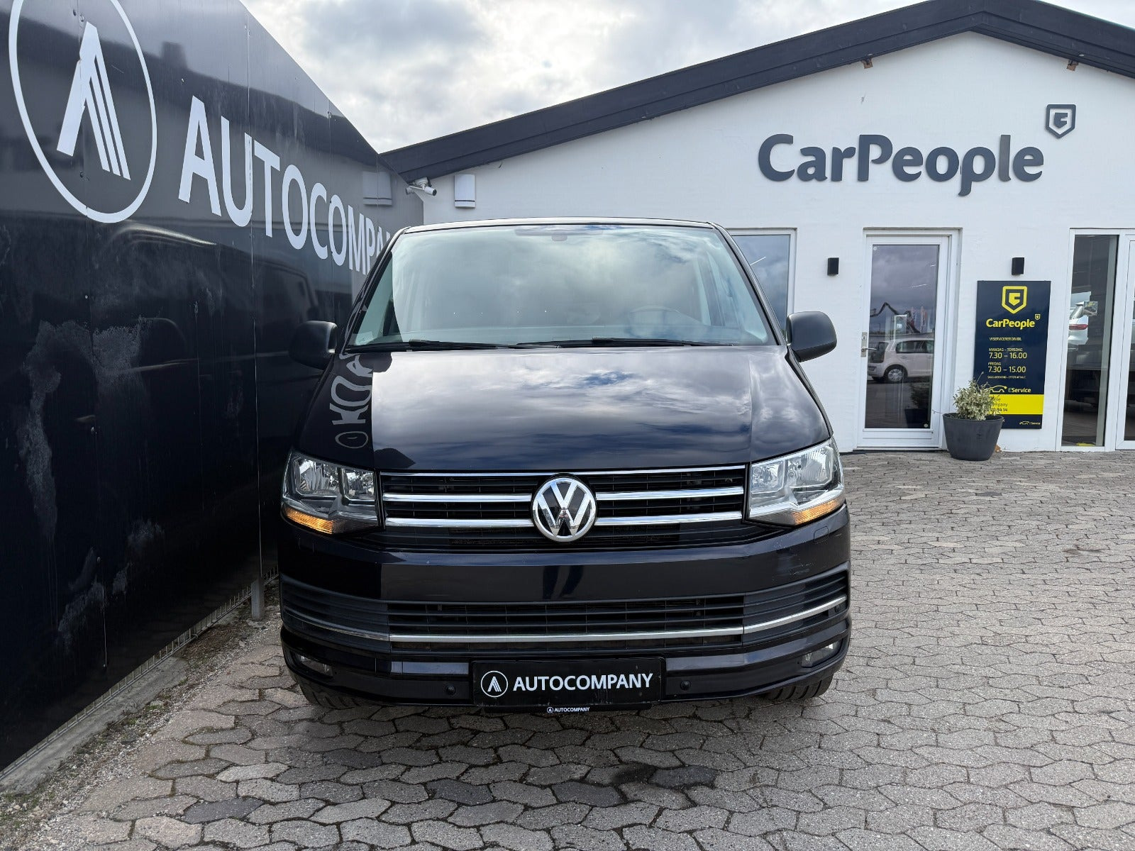 Sort VW Transporter fra 2017