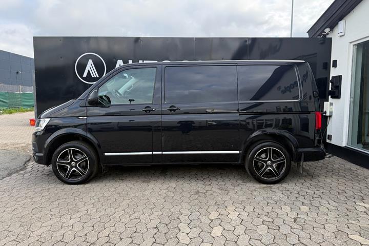 Sort VW Transporter fra 2017