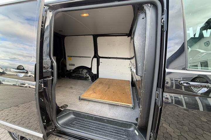 Sort VW Transporter fra 2017