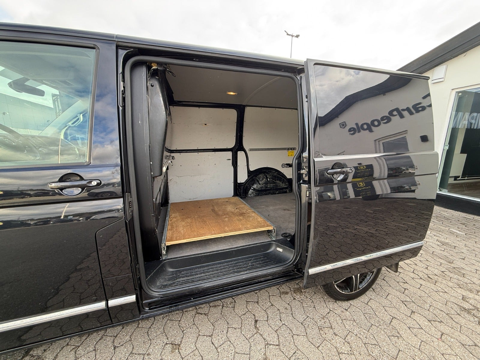 Sort VW Transporter fra 2017