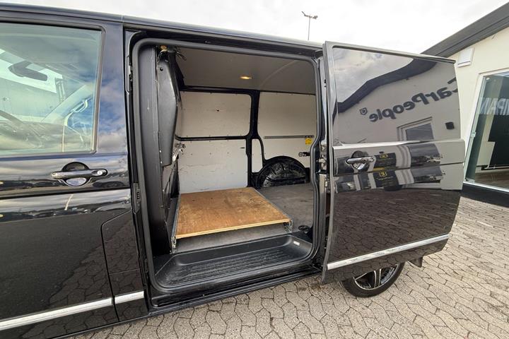 Sort VW Transporter fra 2017