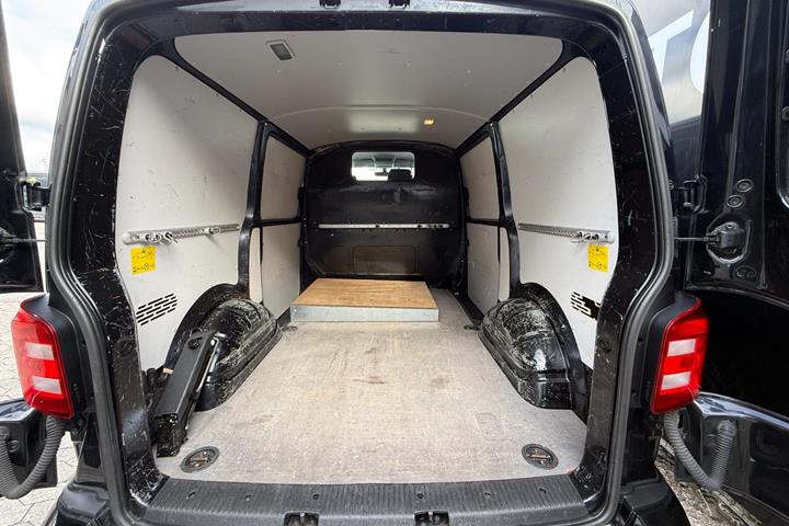 Sort VW Transporter fra 2017