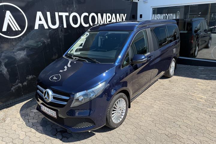 Blå Mercedes V250 d fra 2021