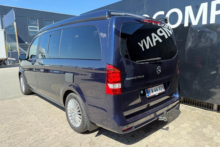 Blå Mercedes V250 d fra 2021