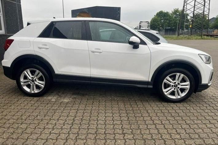 Hvid Audi Q2 fra 2023