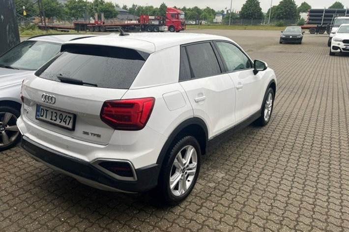 Hvid Audi Q2 fra 2023