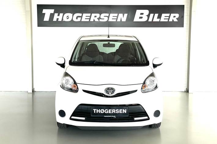 Hvid Toyota Aygo fra 2012