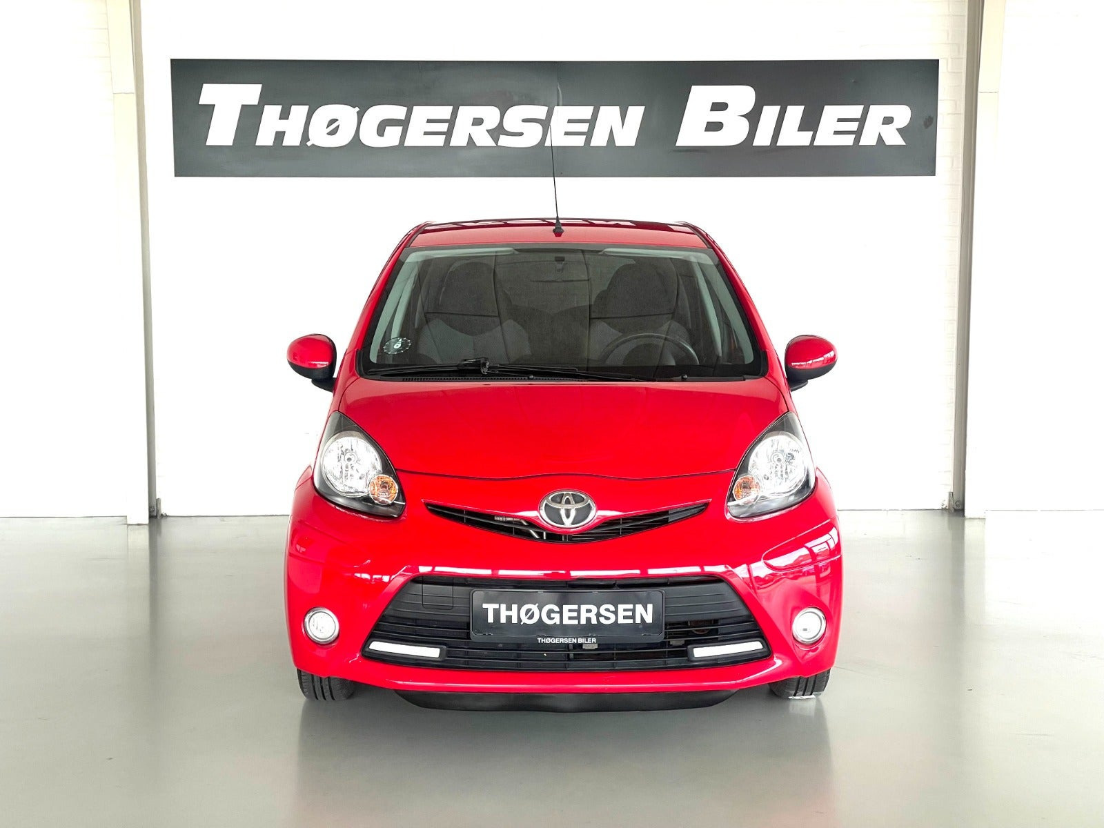 Rød Toyota Aygo fra 2014