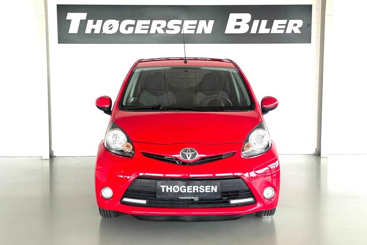 Rød Toyota Aygo fra 2014