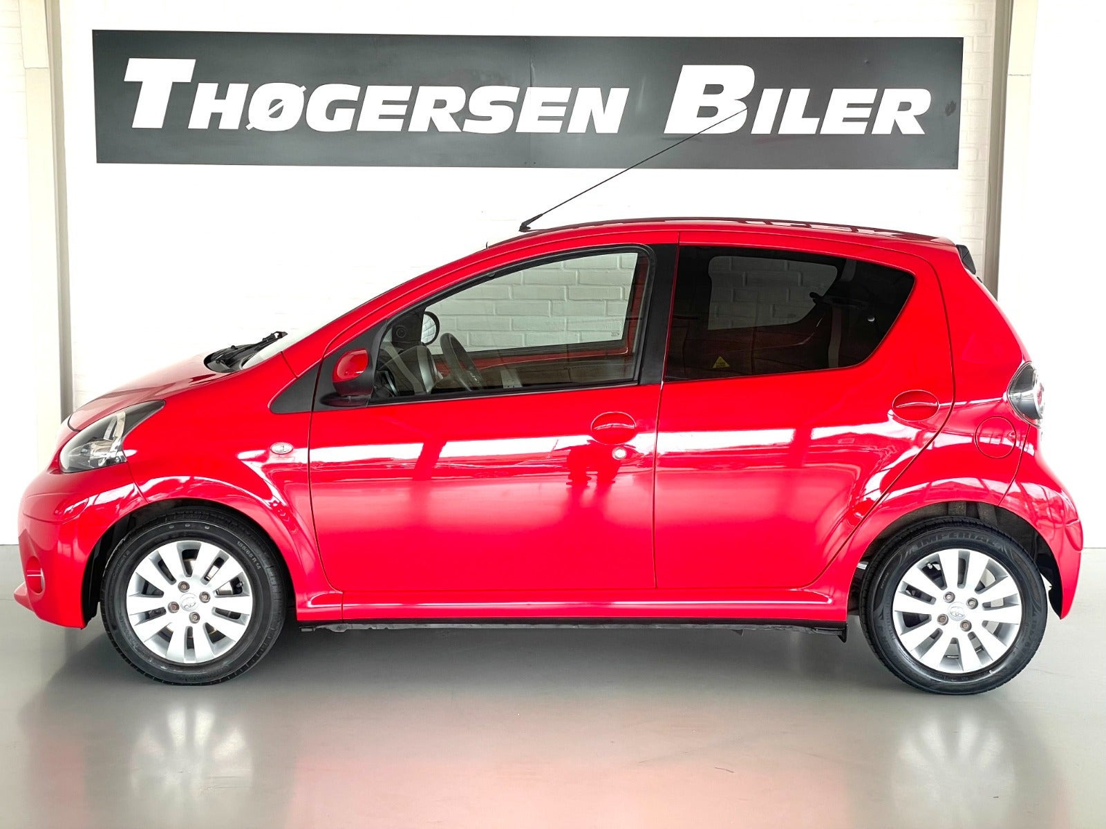 Rød Toyota Aygo fra 2014