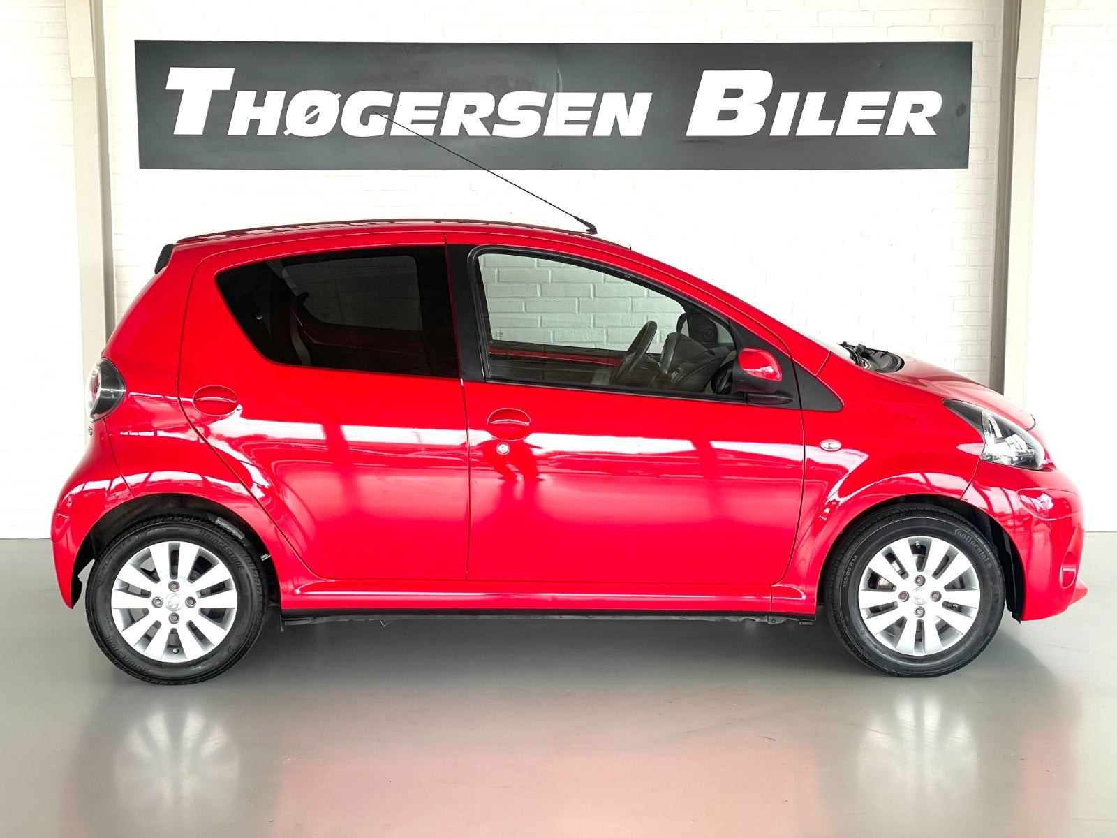 Rød Toyota Aygo fra 2014