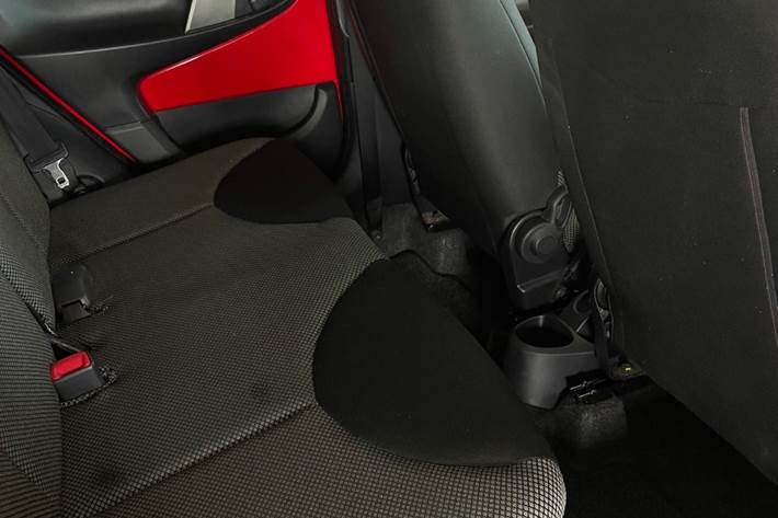 Rød Toyota Aygo fra 2014
