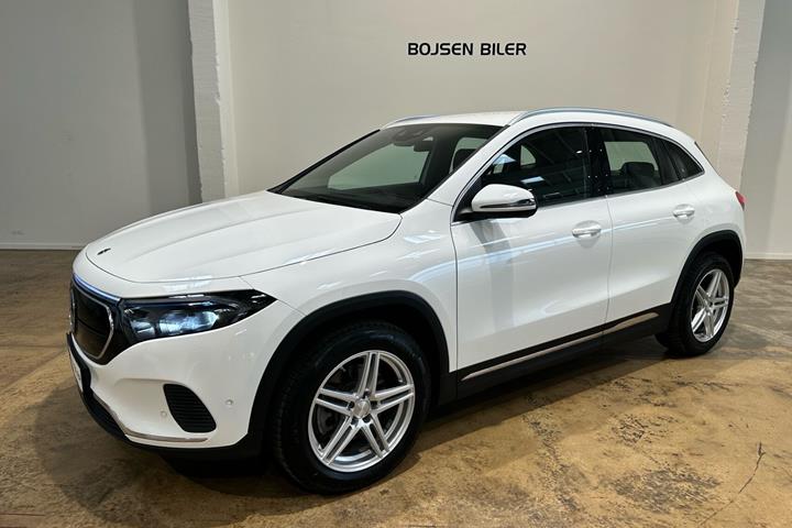Hvid Mercedes EQA 250 fra 2023 set udefra