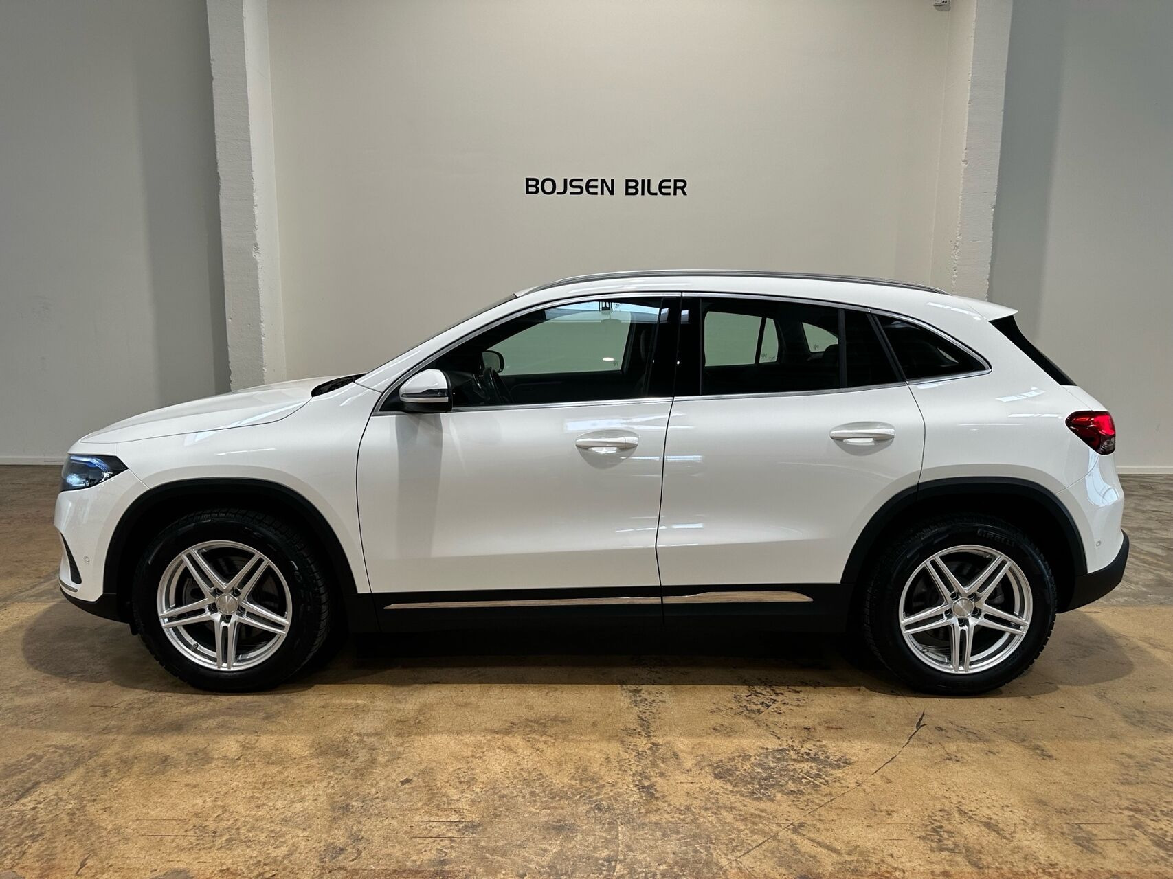 Hvid Mercedes EQA 250 fra 2023