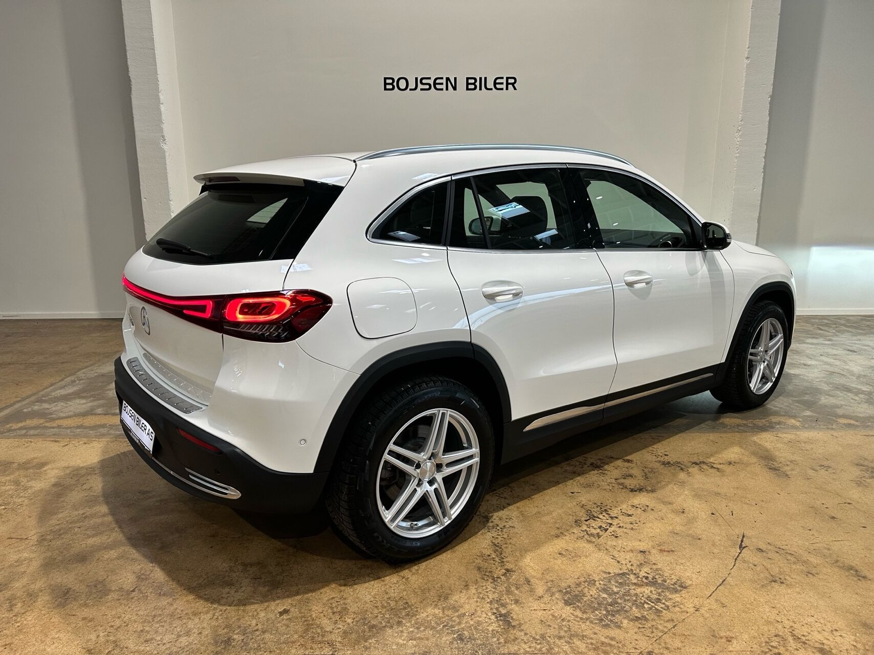 Hvid Mercedes EQA 250 fra 2023