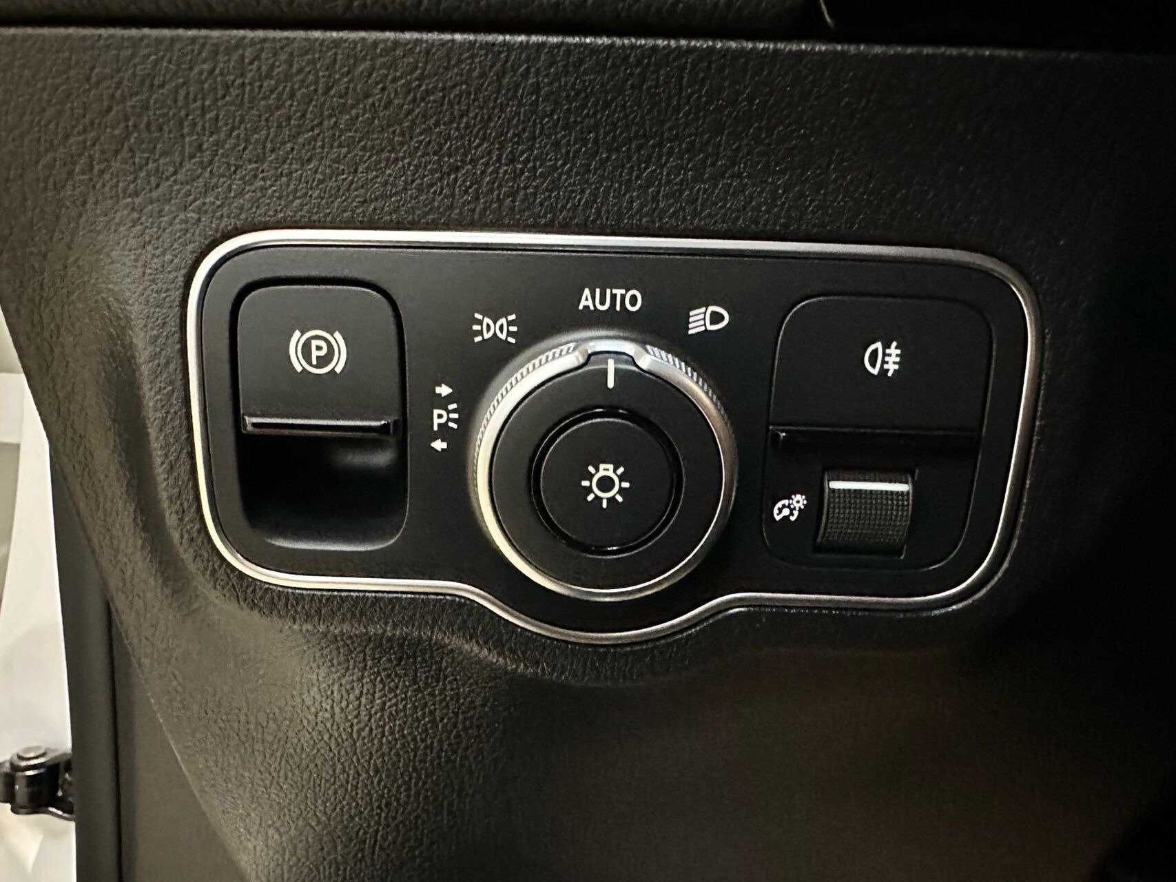 Hvid Mercedes EQA 250 fra 2023
