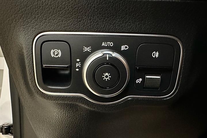 Hvid Mercedes EQA 250 fra 2023