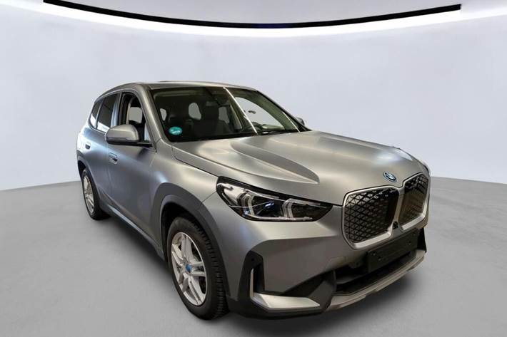 Grå BMW iX1 fra 2024