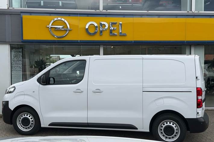 Hvid Opel Vivaro-e fra 2025