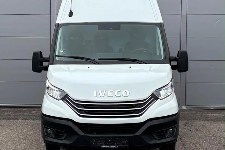 Hvid Iveco Daily fra 2023