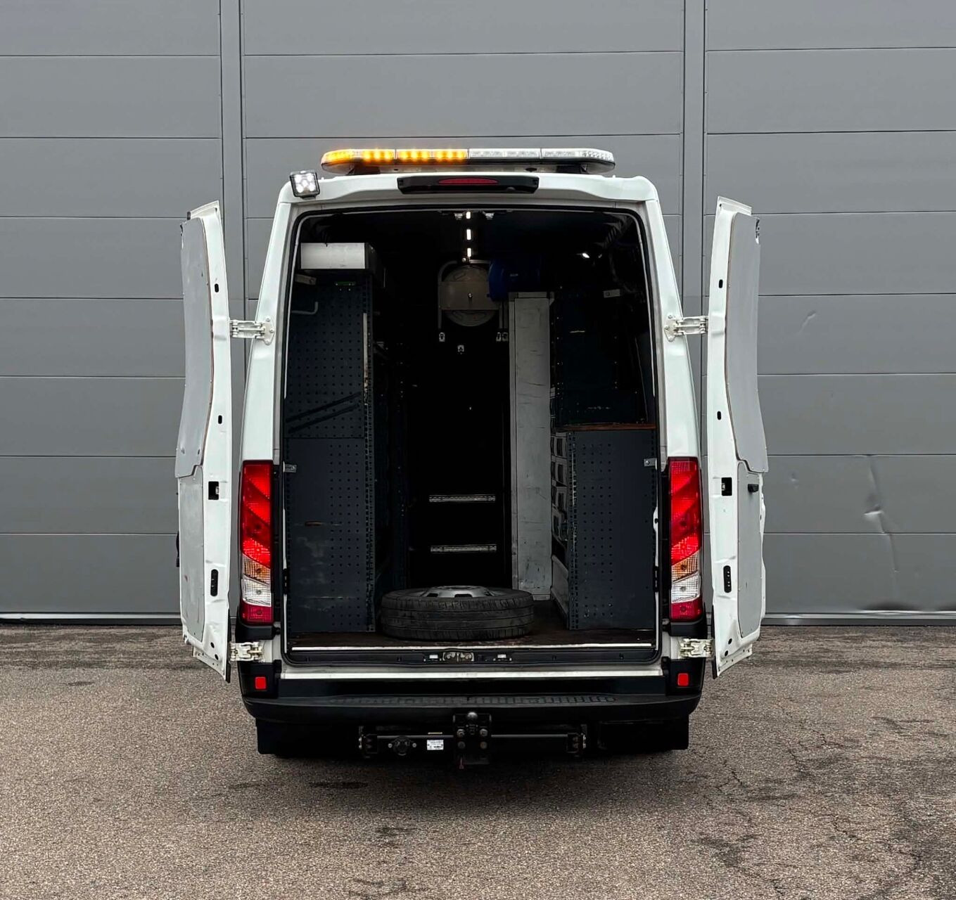 Hvid Iveco Daily fra 2023
