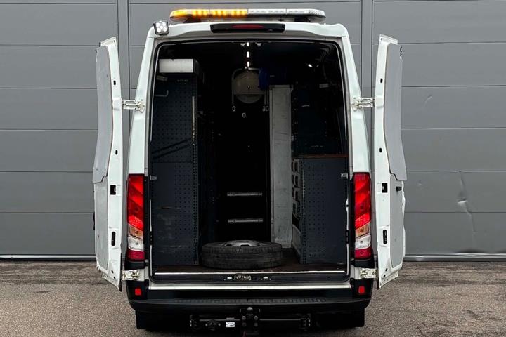 Hvid Iveco Daily fra 2023