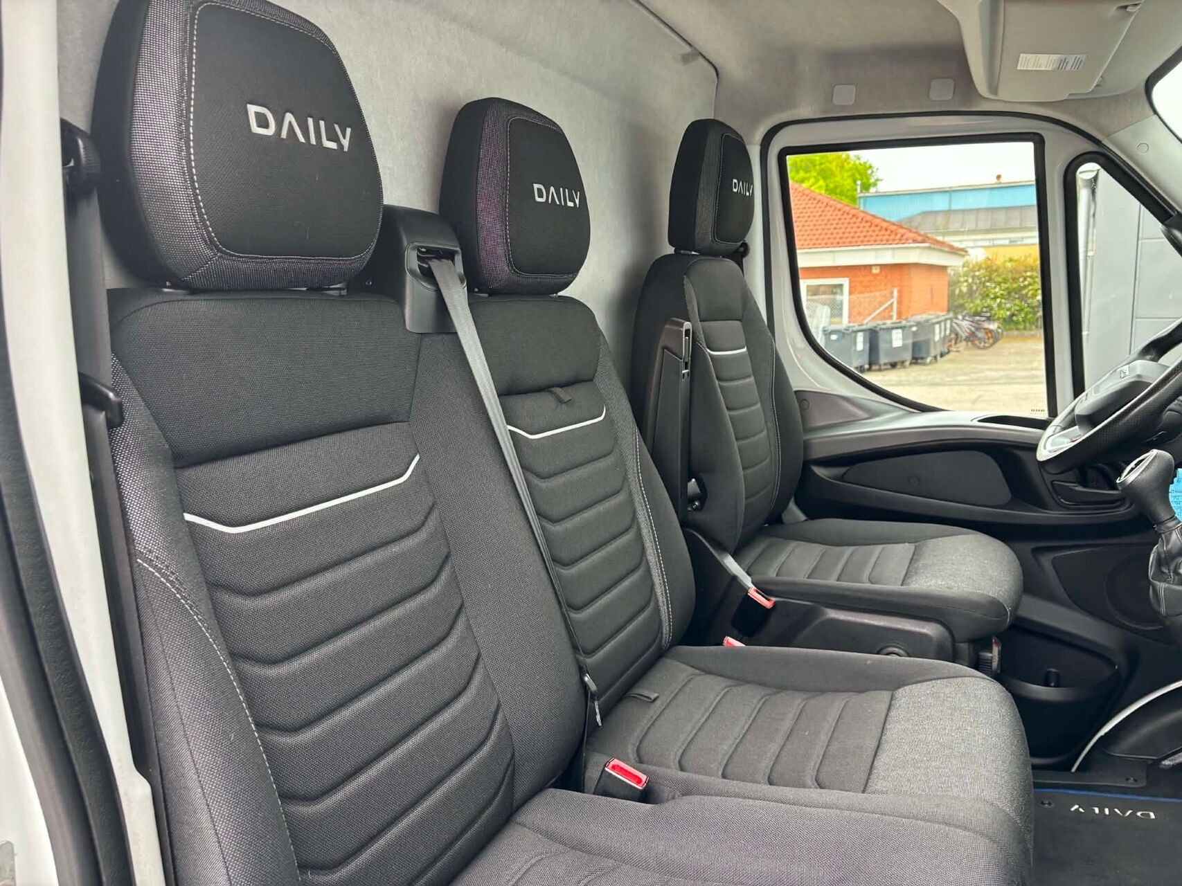 Hvid Iveco Daily fra 2023