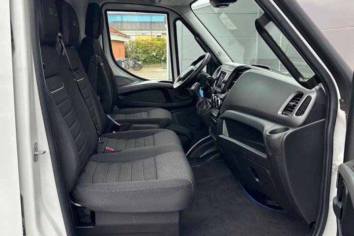Hvid Iveco Daily fra 2023