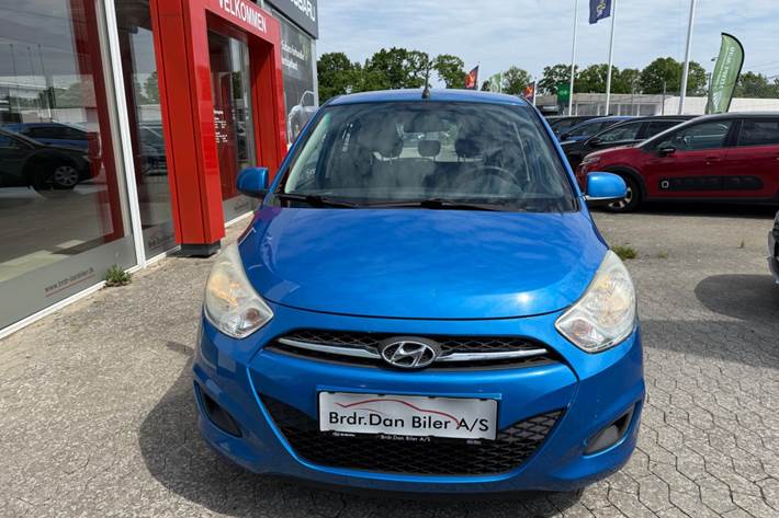 Blå Hyundai i10 fra 2011