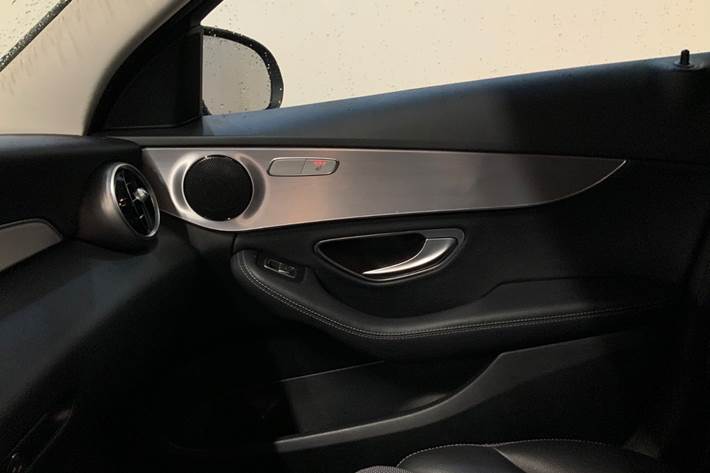 Grå Mercedes C220 d fra 2019