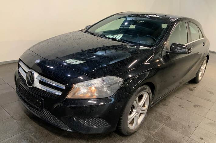 Sort Mercedes A180 fra 2015 set udefra