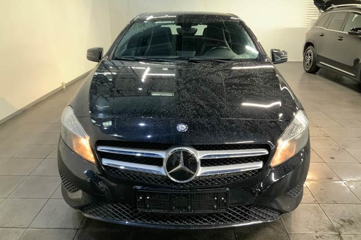 Sort Mercedes A180 fra 2015