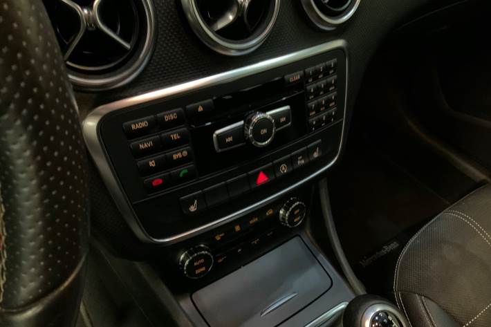 Sort Mercedes A180 fra 2015