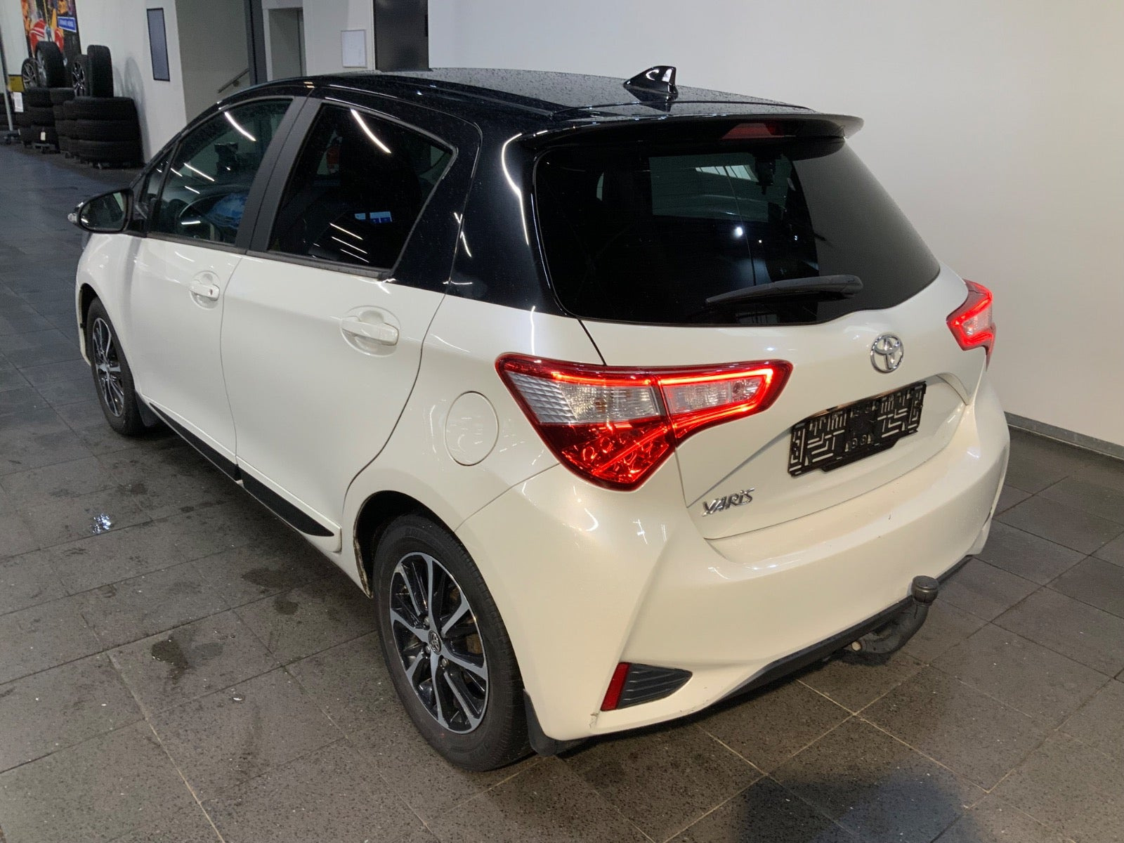 Hvid Toyota Yaris fra 2019
