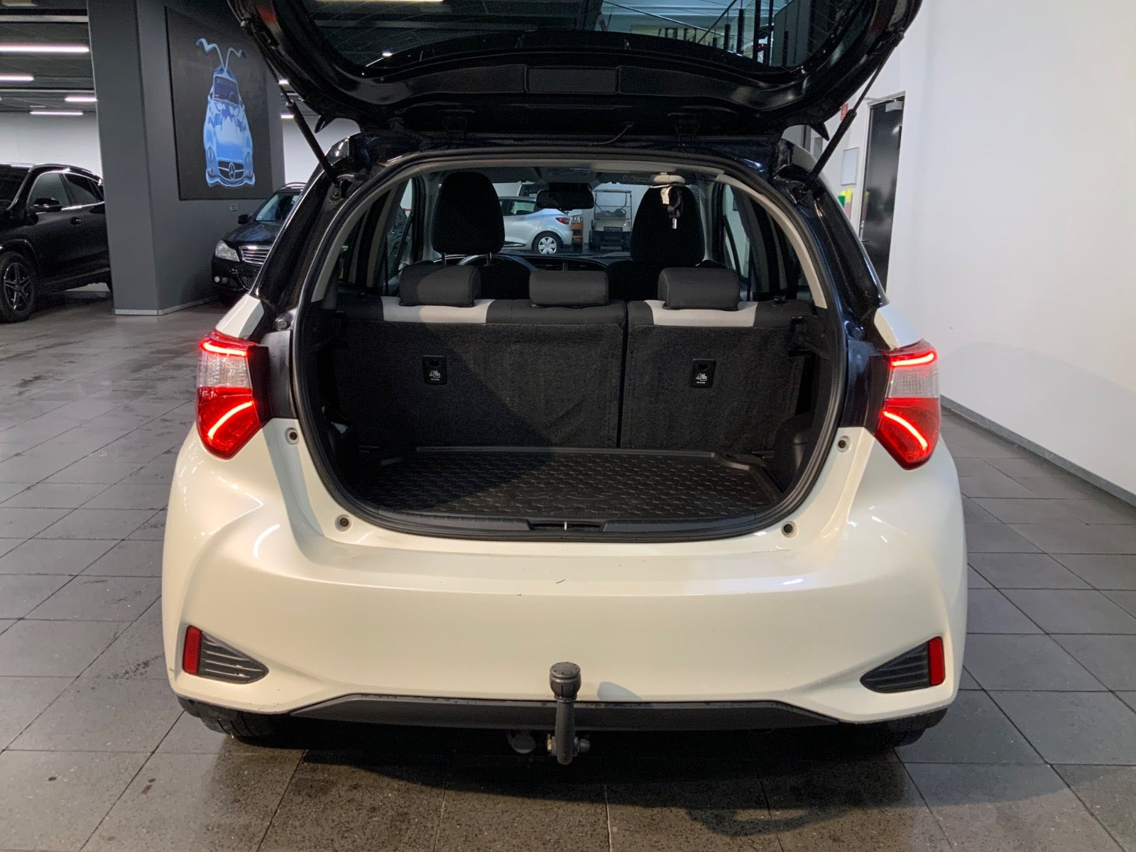 Hvid Toyota Yaris fra 2019