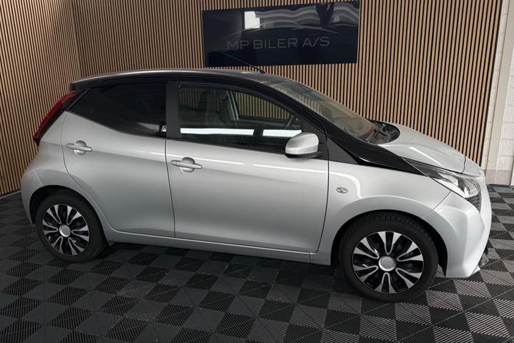 Sølv Toyota Aygo fra 2020