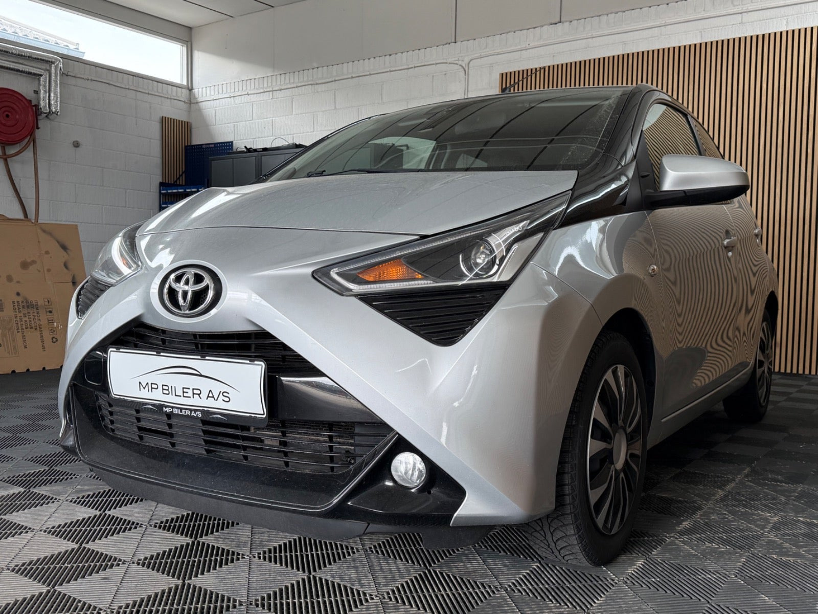 Sølv Toyota Aygo fra 2020