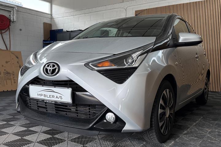 Sølv Toyota Aygo fra 2020