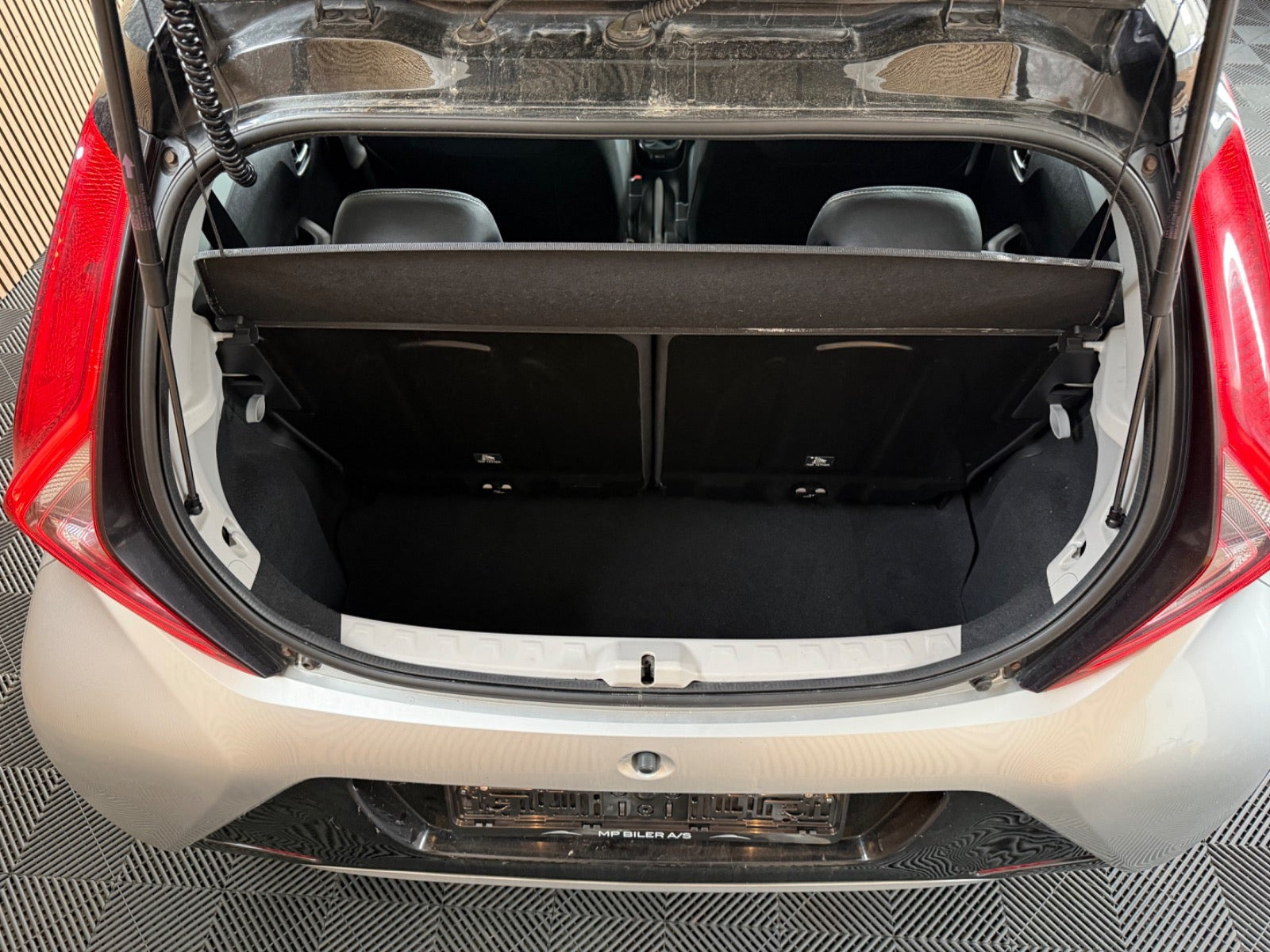 Sølv Toyota Aygo fra 2020