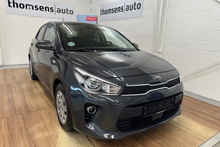 Grå Kia Rio fra 2018 set udefra