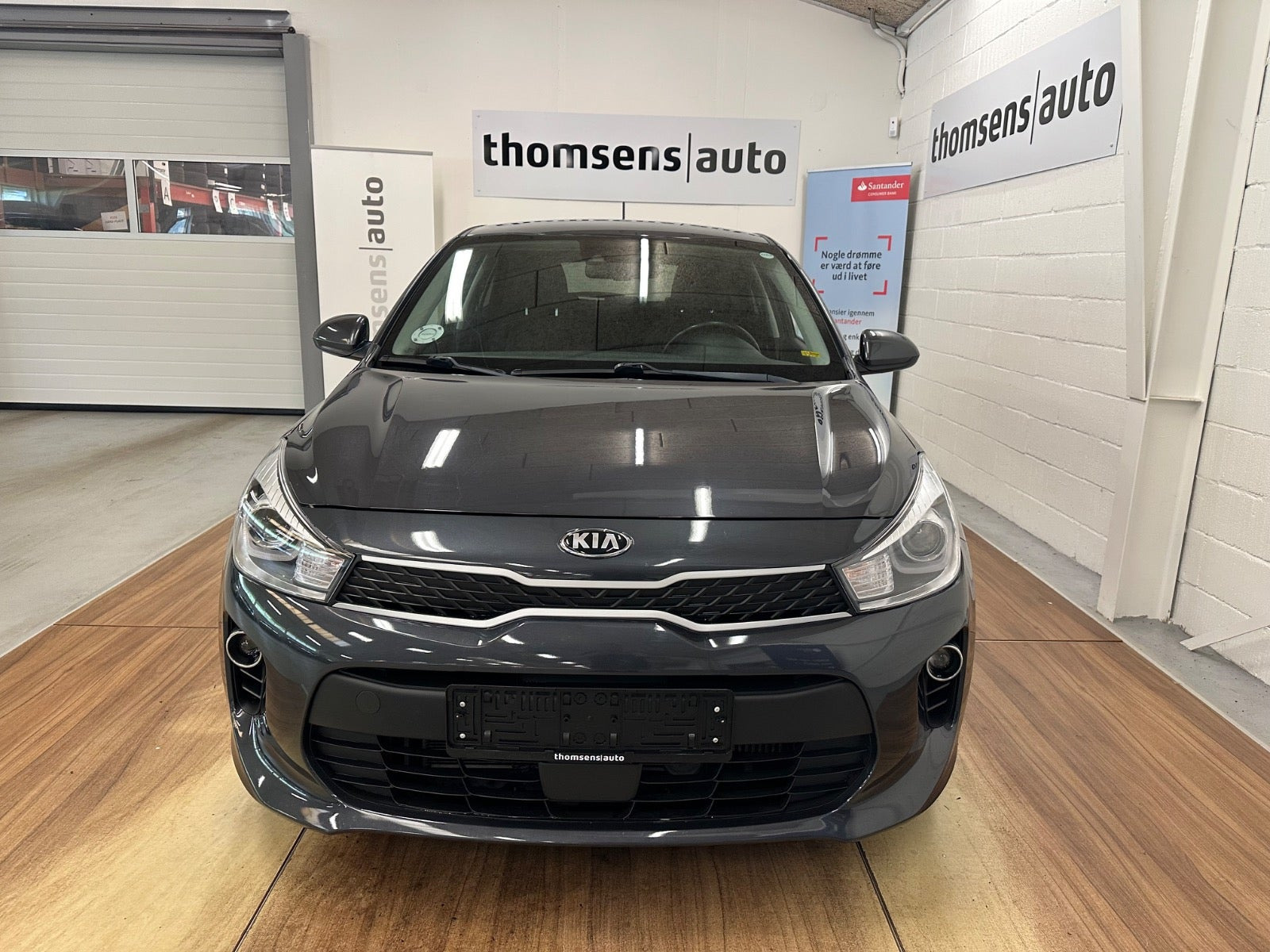 Grå Kia Rio fra 2018