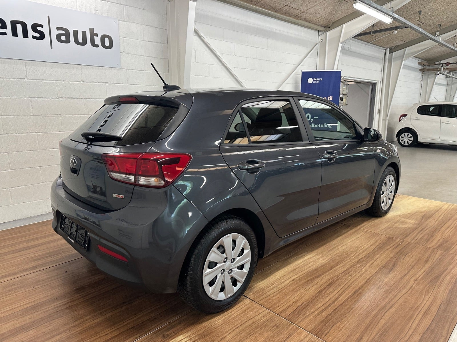 Grå Kia Rio fra 2018