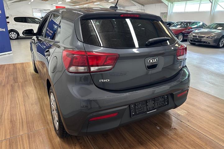 Grå Kia Rio fra 2018