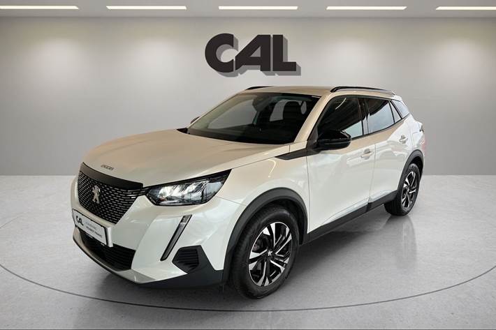 Hvid Peugeot 2008 fra 2022 set udefra