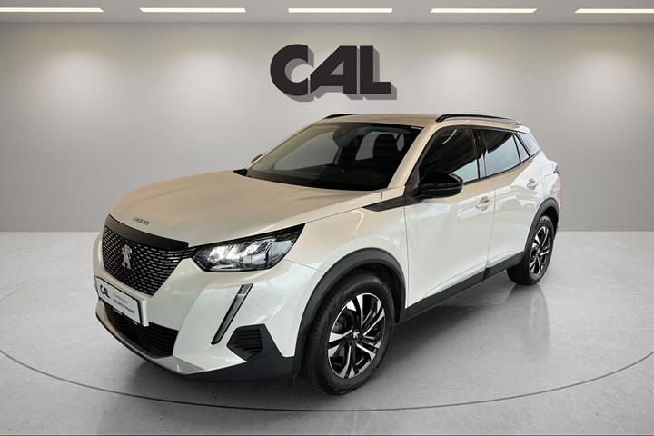 Hvid Peugeot 2008 fra 2022 set udefra
