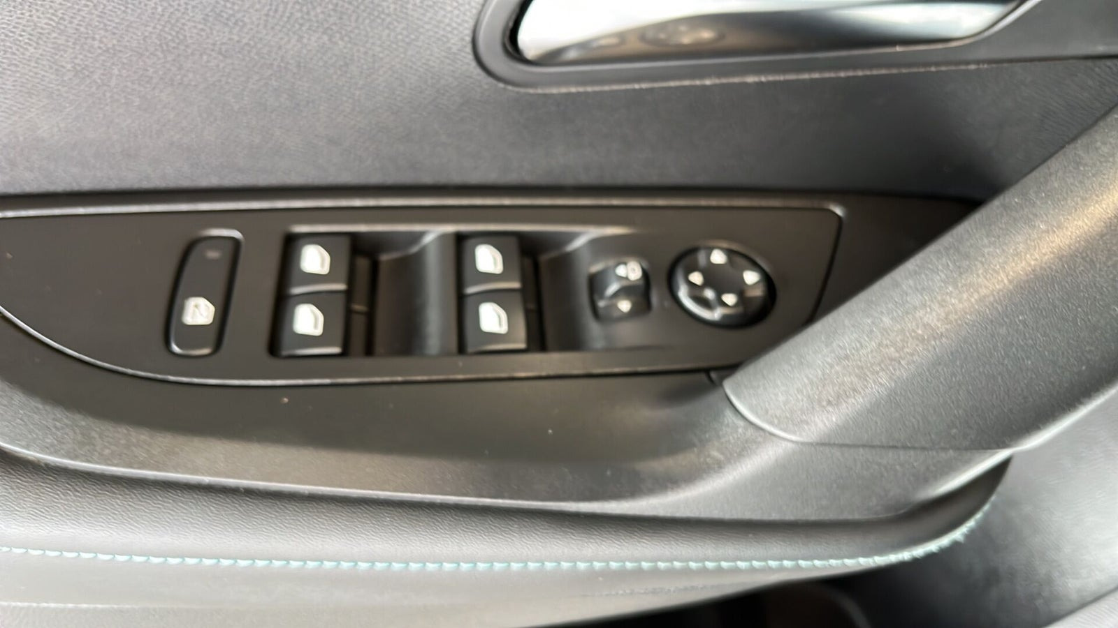 Hvid Peugeot 2008 fra 2022