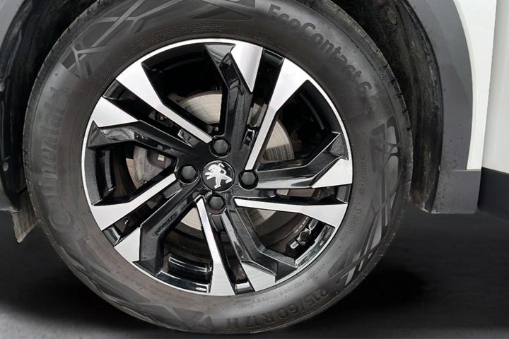 Hvid Peugeot 2008 fra 2022